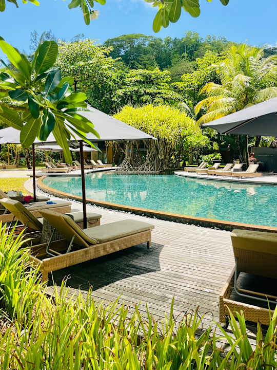 Pool Constance Ephelia