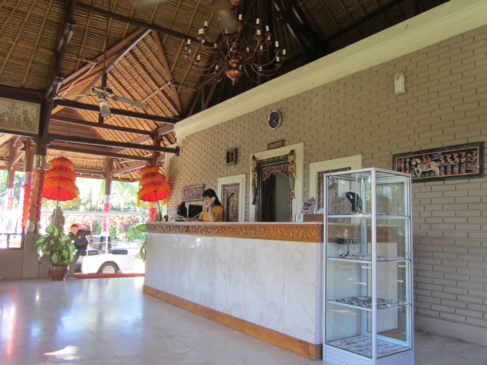 Check in  Hotel Aneka Lovina