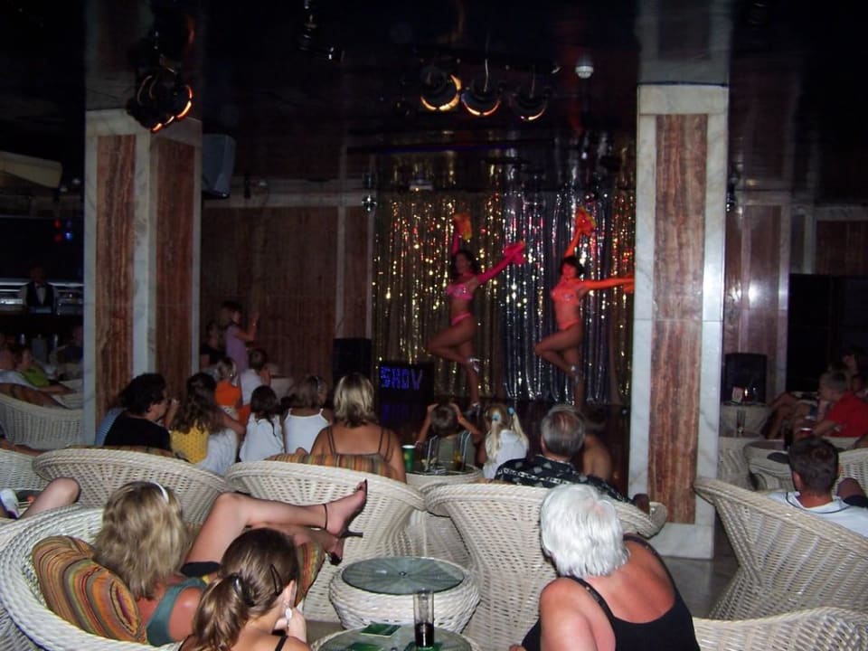 Tanz auf der Bühne Bull Eugenia Victoria & Spa