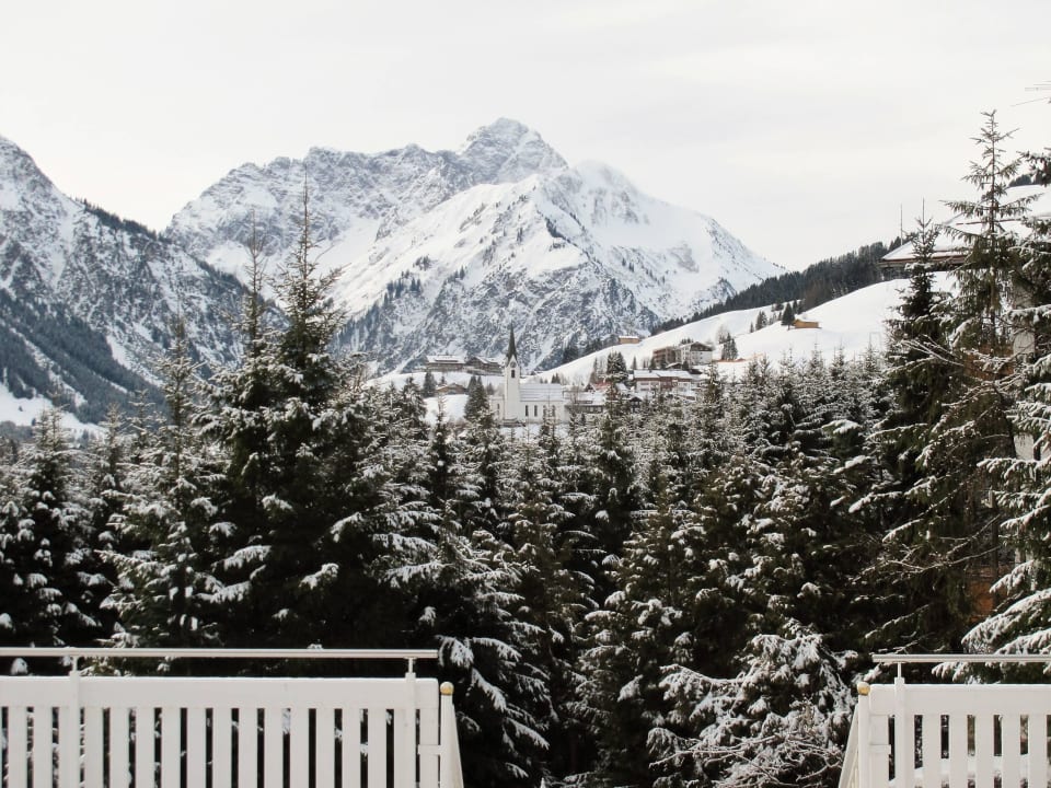 Blick ins Tal Verwöhn- und Wellnesshotel Walserhof