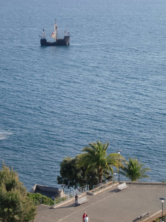 Seitlicher Ausblick vom Balkon Meliá Madeira Mare