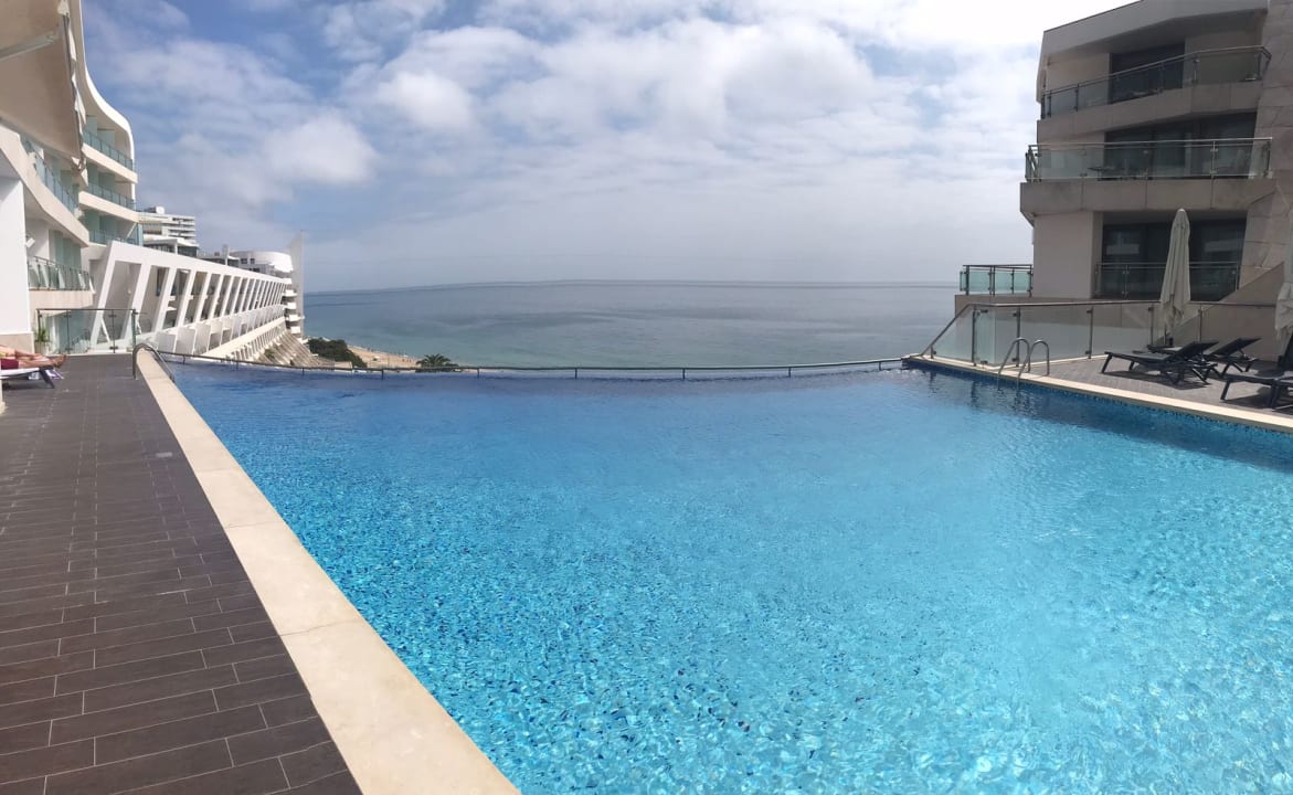 Pool Sesimbra Oceanfront Hotel