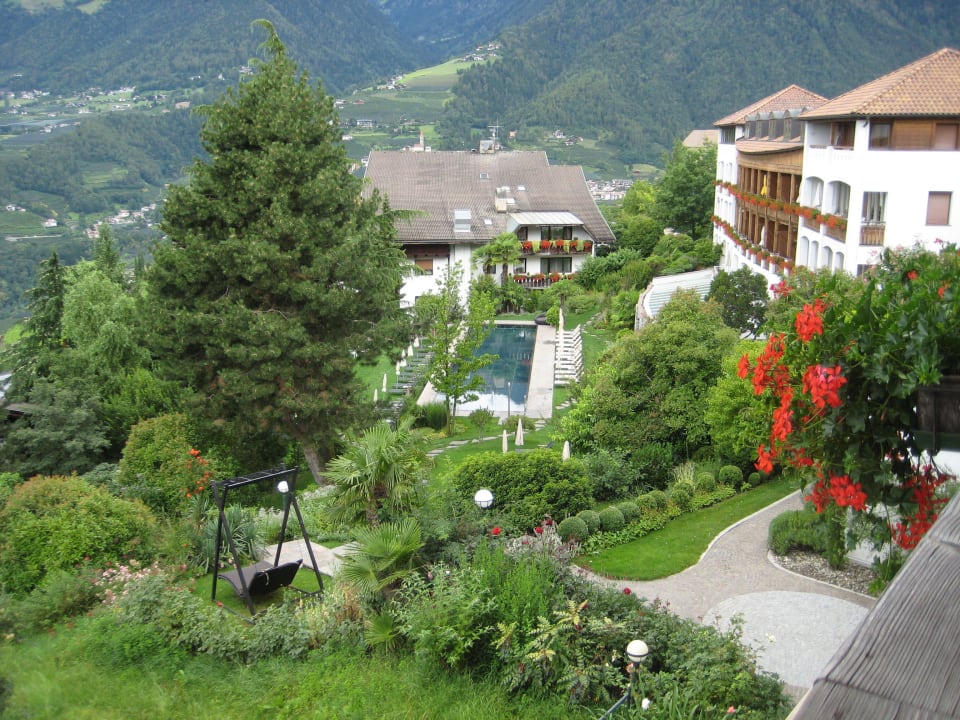 Gartenanlage mit sehr großem Aussenpool Hotel Hohenwart