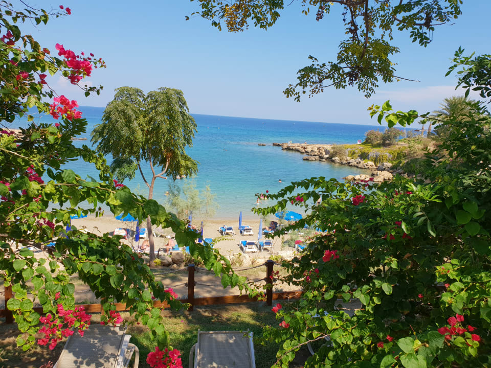 Strand Crystal Springs Beach Hotel