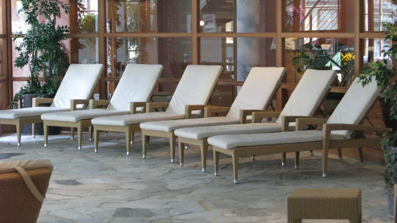 Pool Post Alpina - Family Mountain Chalets