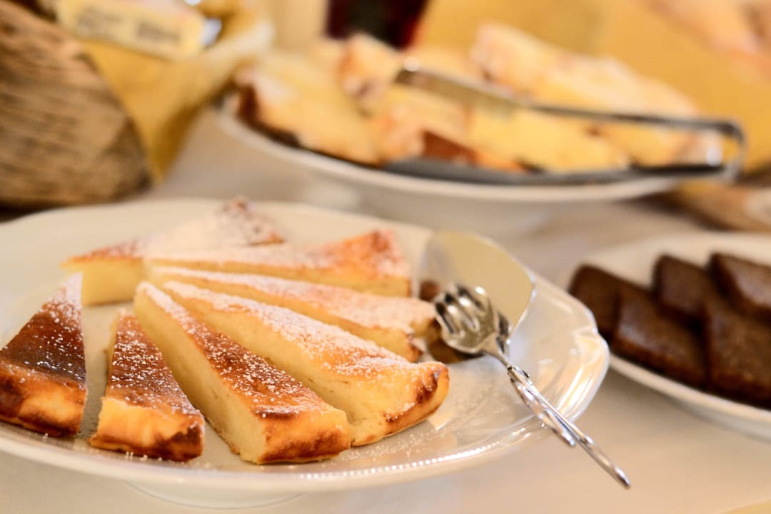 Selbstgebackener Kuchen - himmlisch!! Hotel Albergo Alpino