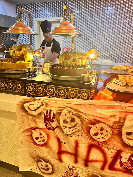 Gastro Royal Taj Mahal Hotel