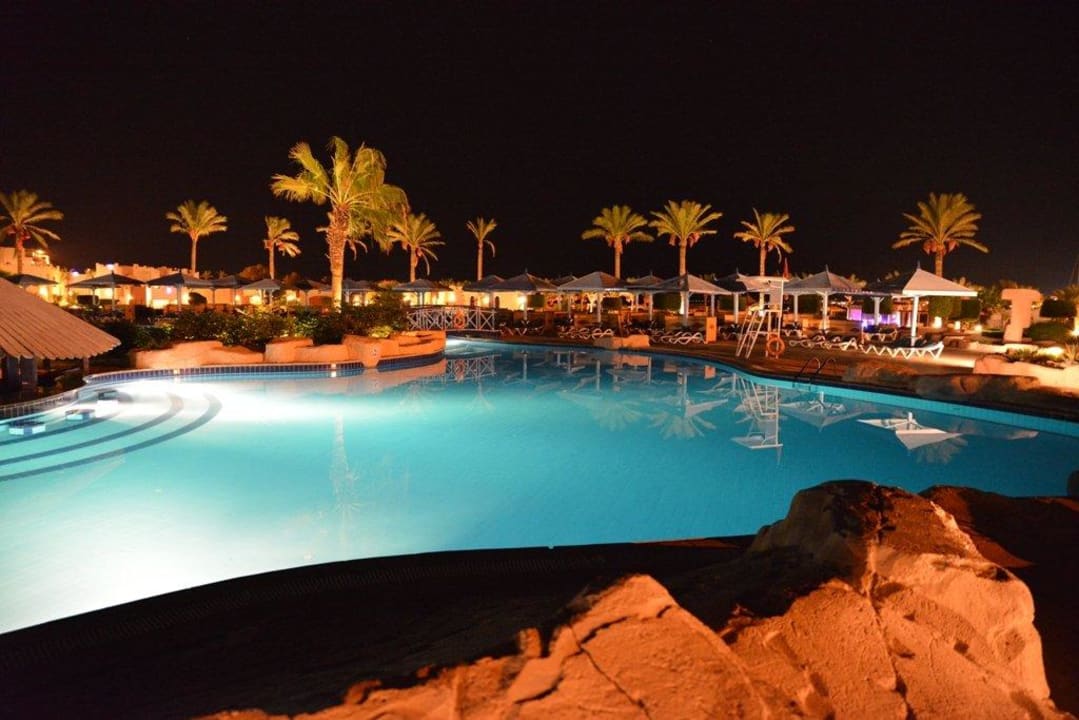 Pool bei Nacht SUNRISE Royal Makadi Resort