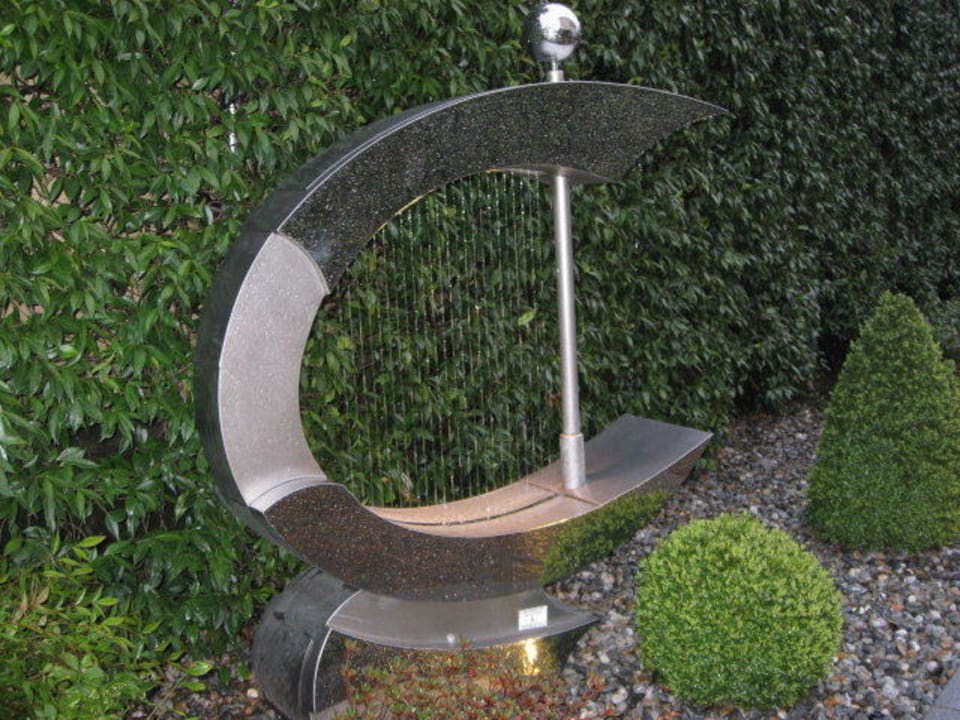 "Wasserspiel" im Einfahrtsbereich Hotel Eden Roc Ascona