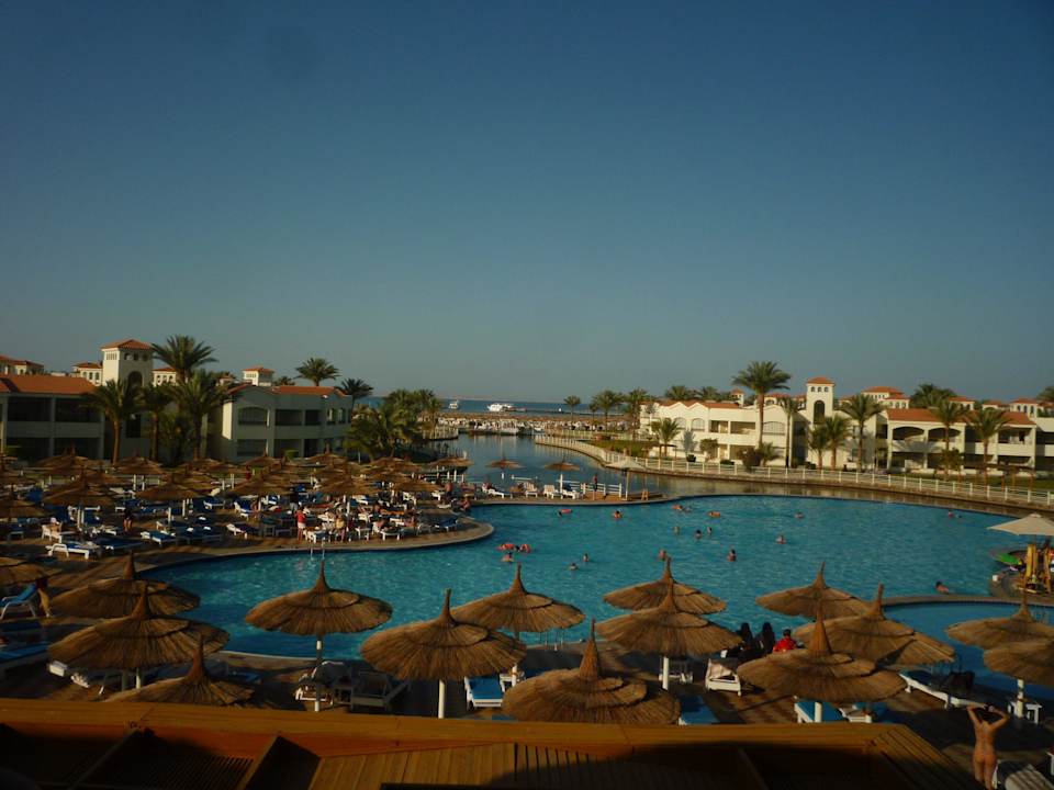 Ausblick über einen der drei Pools Pickalbatros Dana Beach Resort - Hurghada
