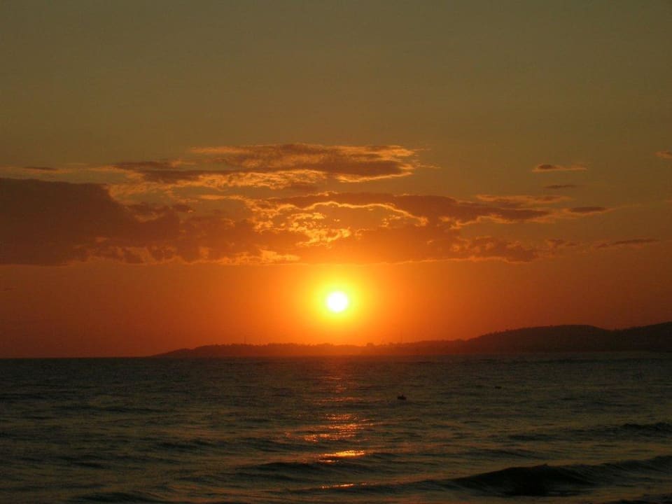 Sonnenuntergang von der Restaurantterrasse Aska Hotel Just in Beach