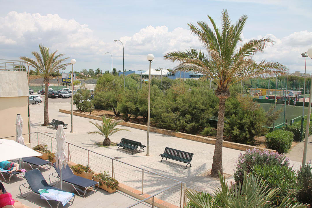 Blick zum Parkplatz Aparthotel Fontanellas Playa