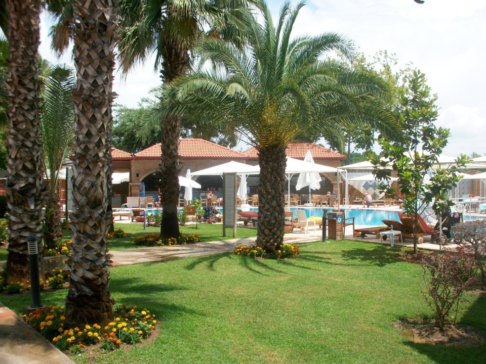 Gartenanlage und Pool alles sehr gut gepflegt Club Tuana Fethiye