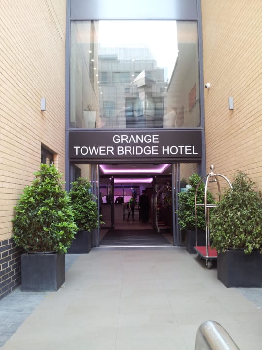 Eingang Leonardo Royal London Tower Bridge
