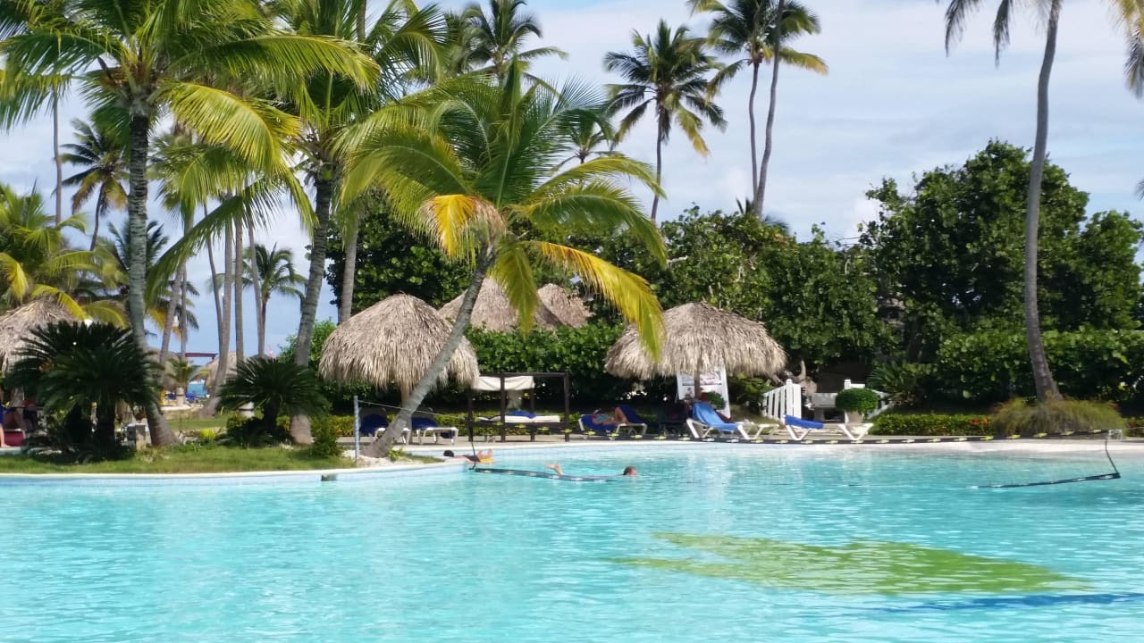 Großzügig ist die Poolanlage  Punta Cana Princess All Suites Resort & Spa