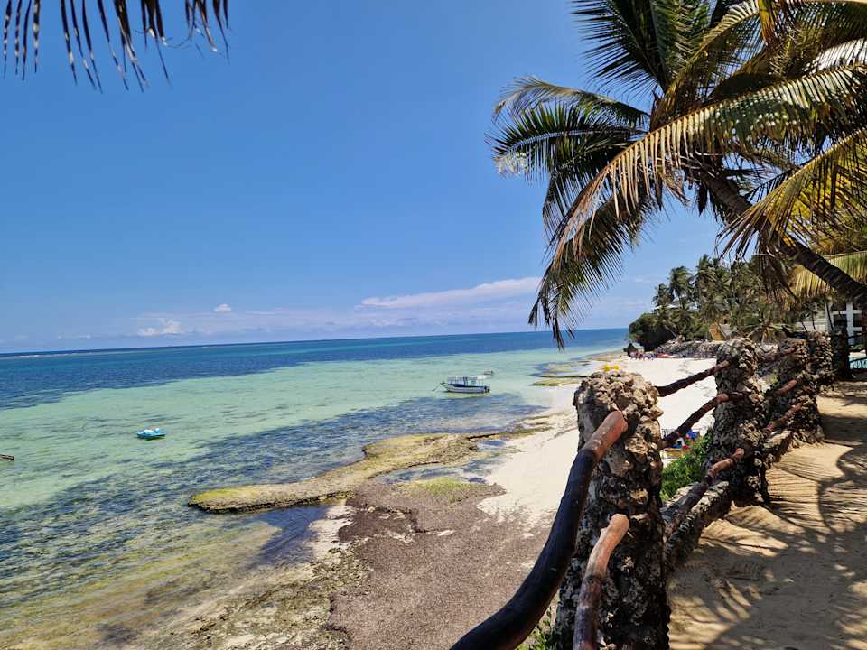 Strand Bahari Beach Hotel