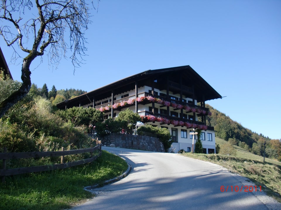 Gasthof Adersberg von der Straße aus Berghotel & Chalets Adersberg