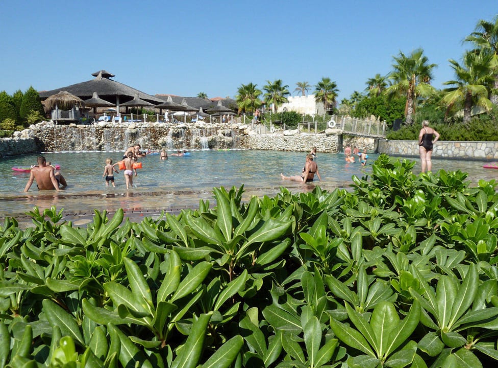 Hauptpool (Wellenpool) in der Amazon Water World Club Grand Aqua