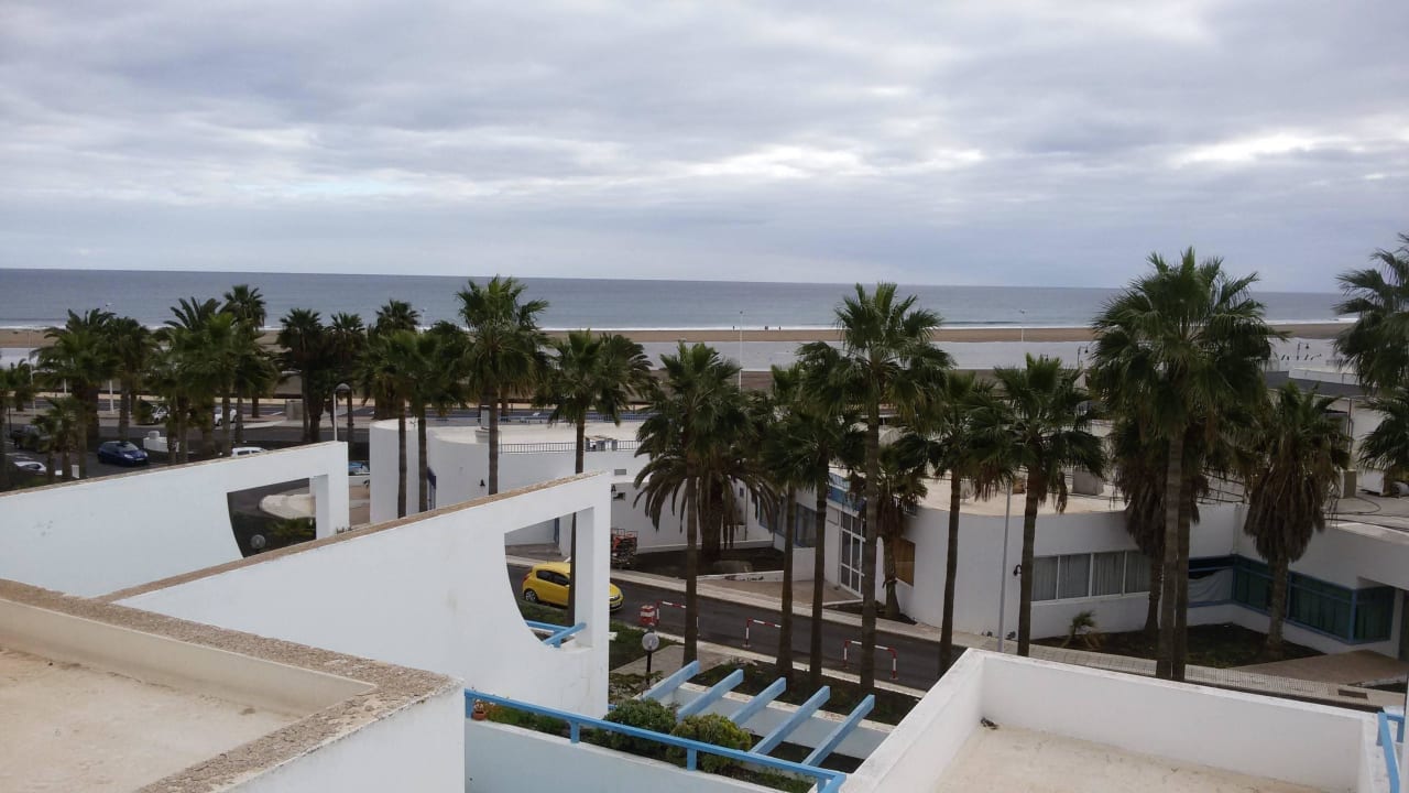 Blick von der Terrasse über das Hotel Aparthotel Costa Mar