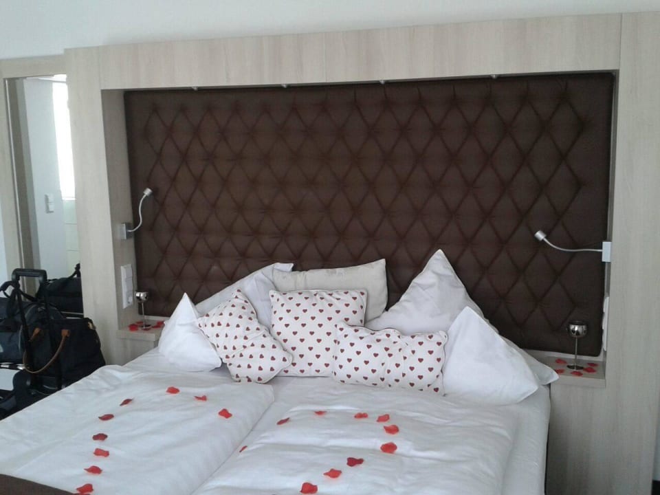 Dekoriertes Bett Parkhotel Bilm im Glück