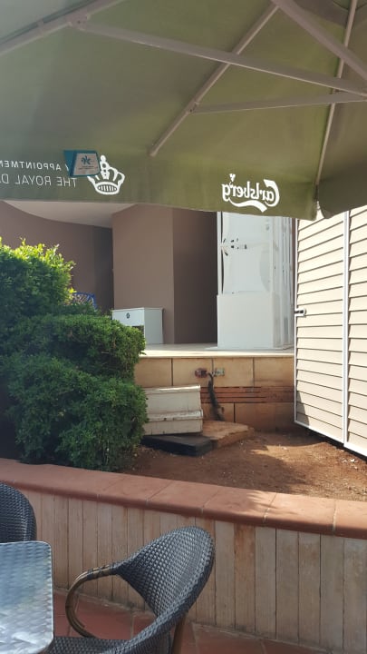 Kabel liegen frei herum  Salamis Bay Conti Resort Hotel & Casino