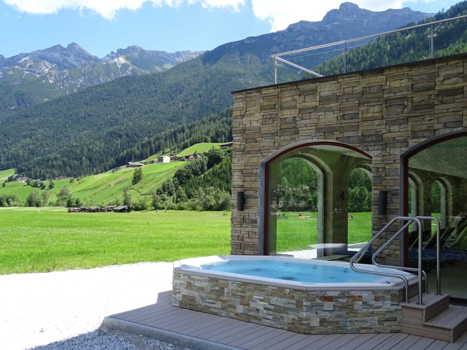 Außen-Whirlpool Alpeiner Nature Resort Tirol