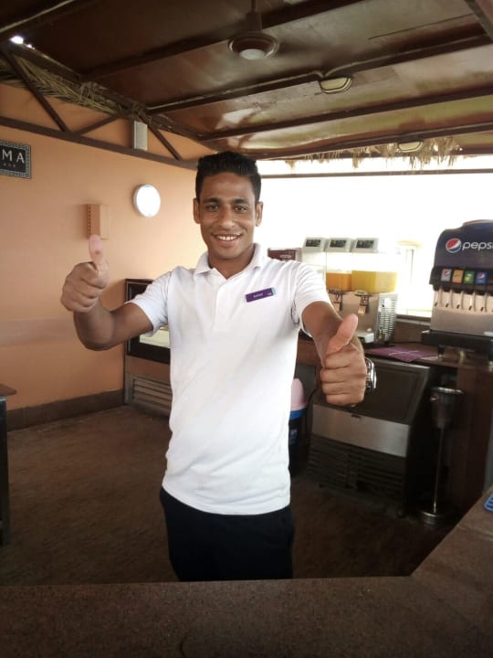 Kellner an der Strandbar! Hotel JAZ Makadi Star & Spa