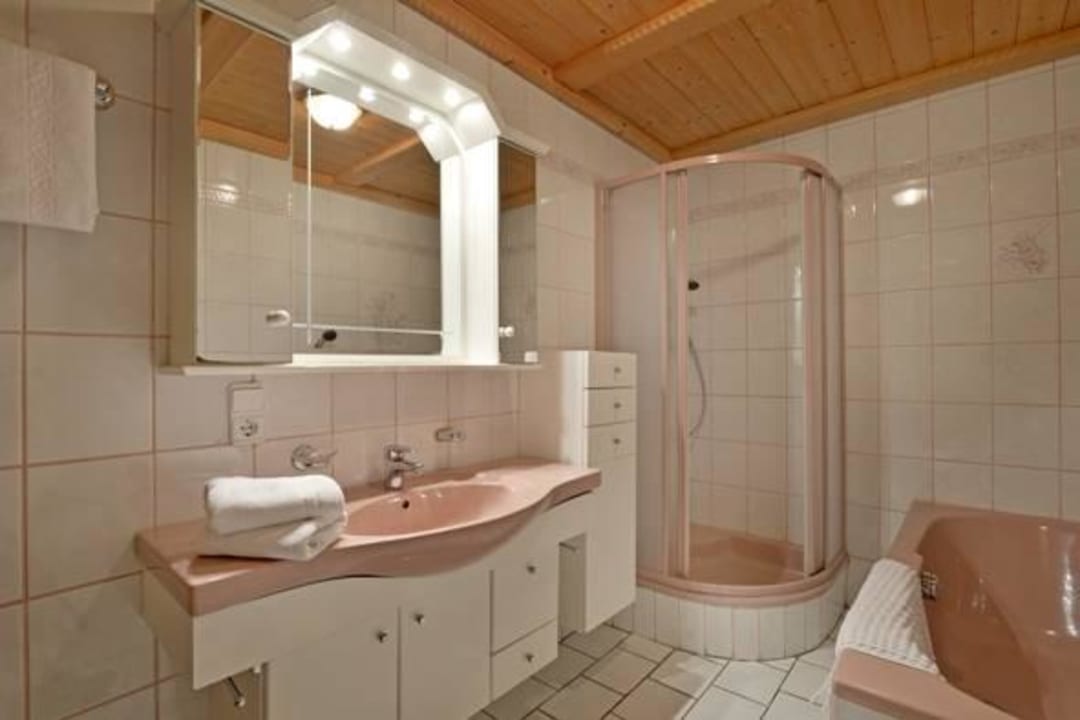 Badezimmer Kaisersuite Appartementhaus Fischbacher - Bauernhof Grosswolfing