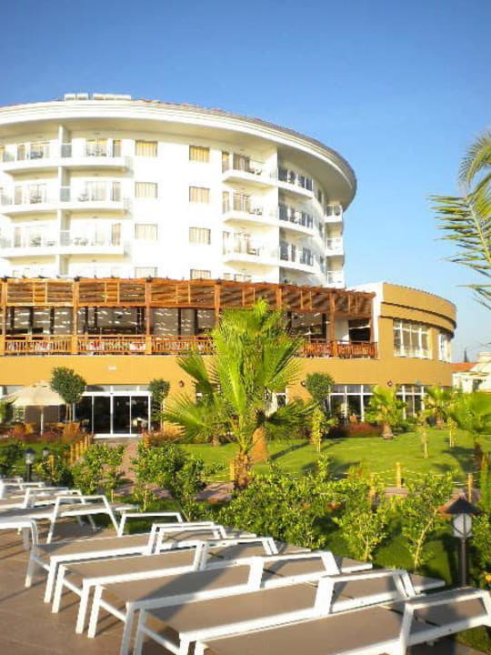 Hotelansicht mit Terrasse Seaden Sea World Resort & Spa