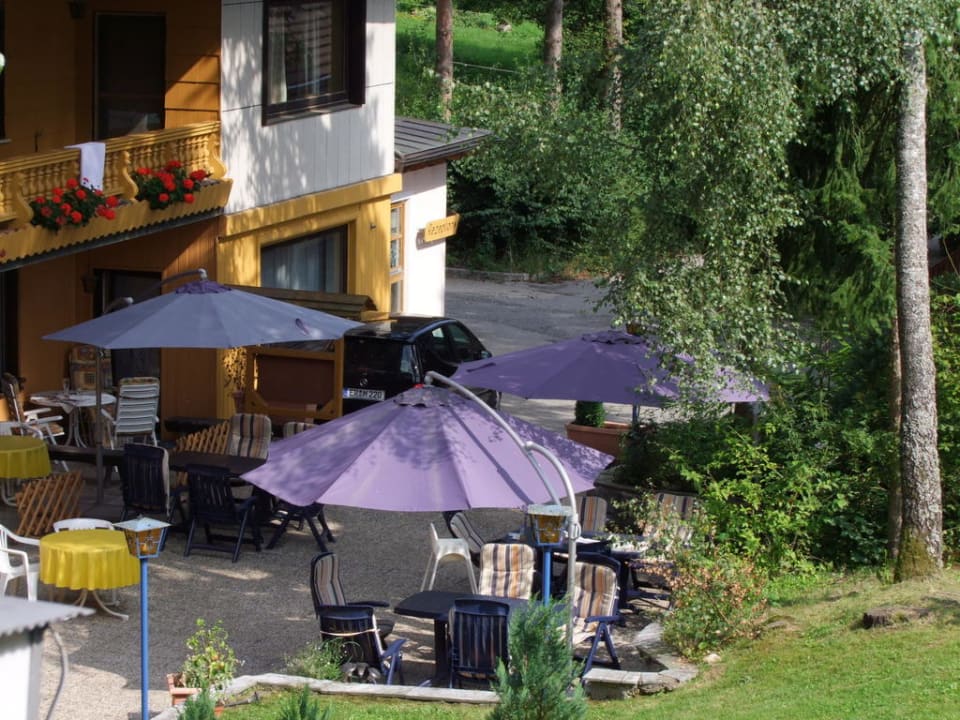 Stirnseite mit Biergarten Hotel Ferien Vom Ich