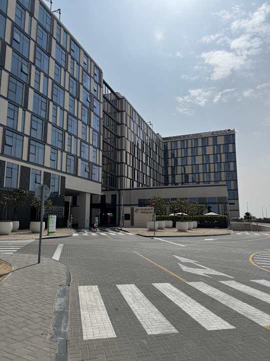 Außenansicht Holiday Inn Dubai Al-Maktoum Airport by IHG