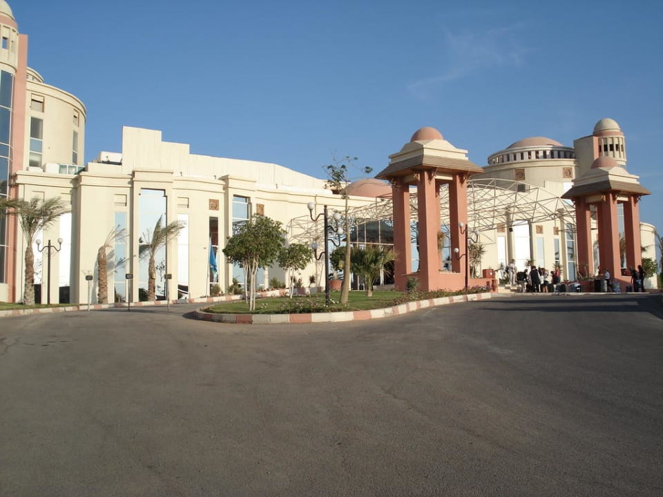 Vor der Anlage Serenity Alpha Beach