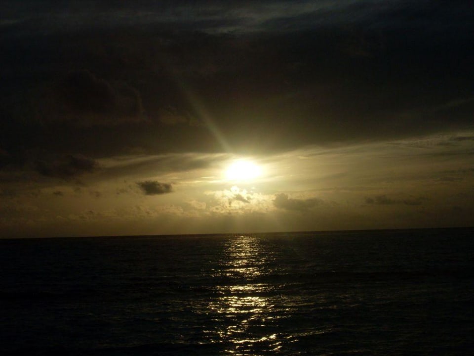 Einer der schönsten Sonnenuntergänge in unserem Urlaub Summer Island Maldives