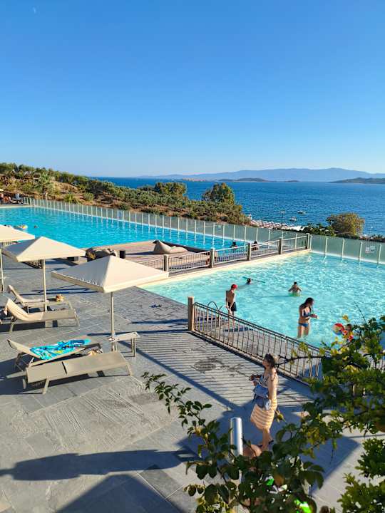 Pool Akrathos Beach Hotel