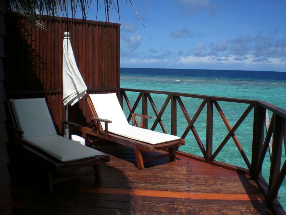 Liegen vom Wasserbungi Angaga Island Resort
