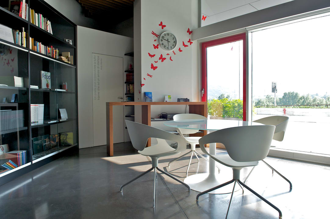 Sala lettura Mercure Nerocubo Rovereto