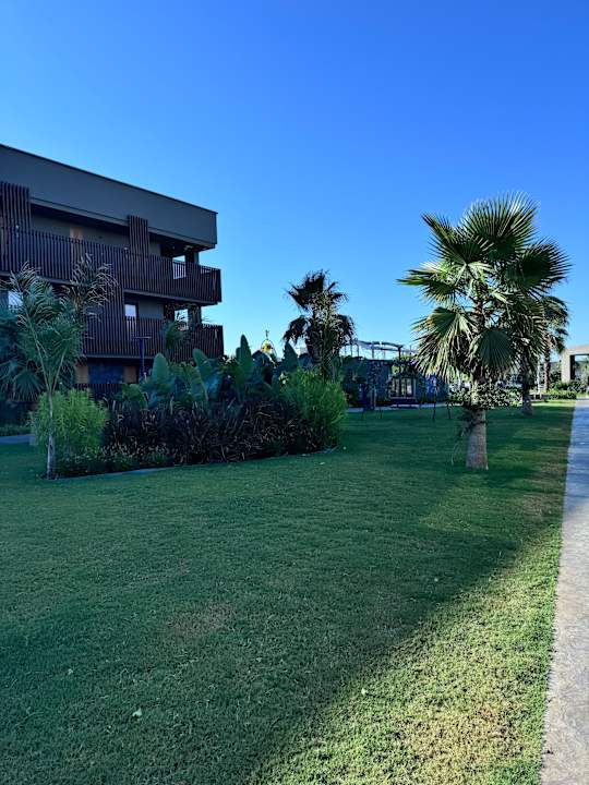 Gartenanlage Jacaranda Luxury Resort