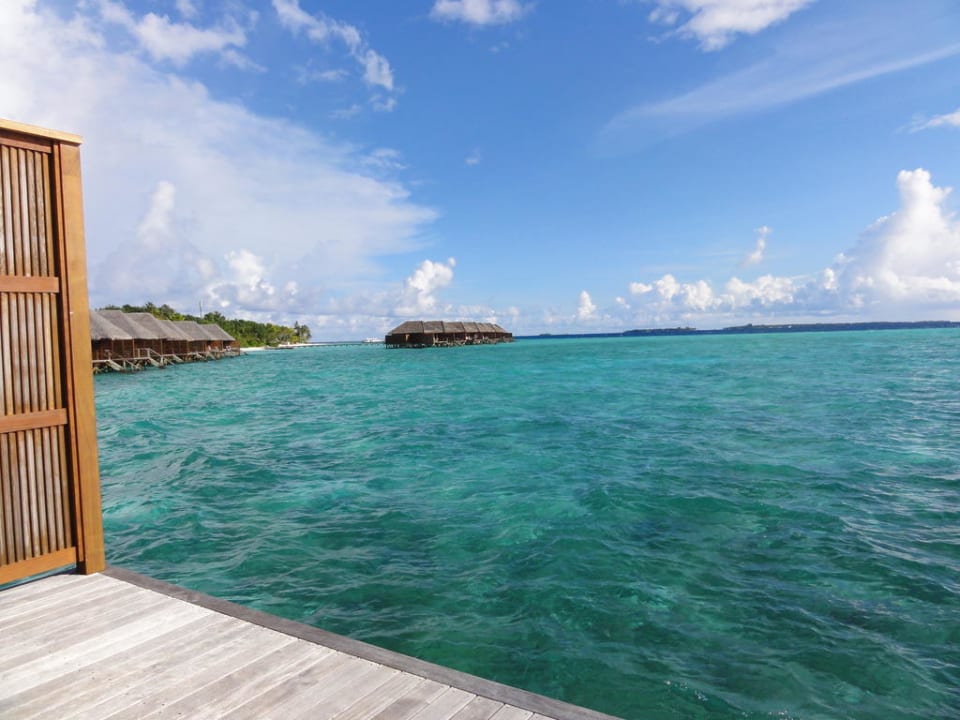 Ausblick von Bungalow-Terrasse Veligandu Maldives Resort Island