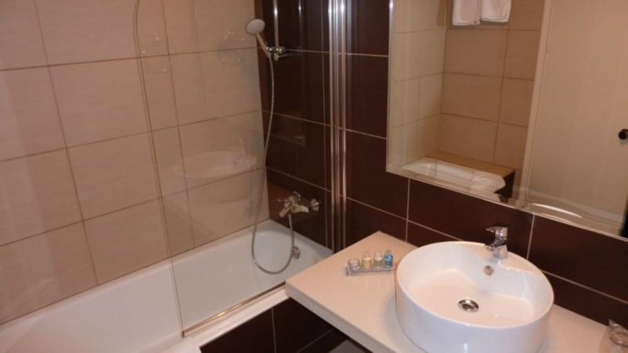 Bad Zimmer 801 Grand Hotel Holiday Resort