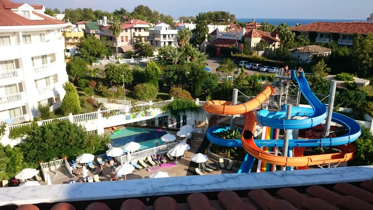 Ausblick vom Dachbalkon Alba Queen Hotel