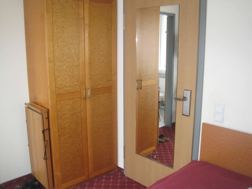 Schrank Garner Hotel Hamburg - Wandsbek Marktplatz