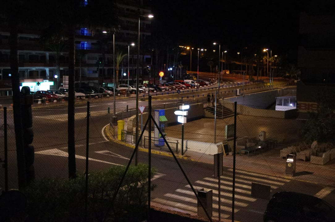 Turmzimmerfenster - Dreck und Lärm 24 h - böse Fal Hotel Parque Tropical