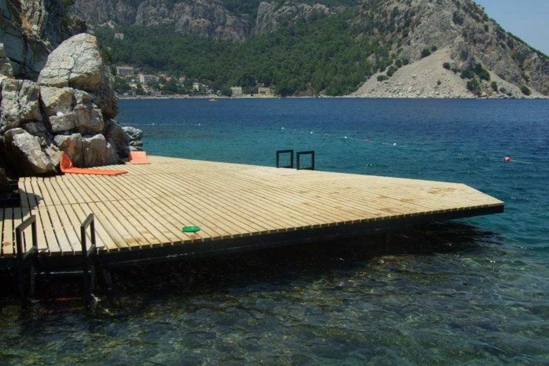 Plattform am Ende des Tunnels Turunc Resort Hotel