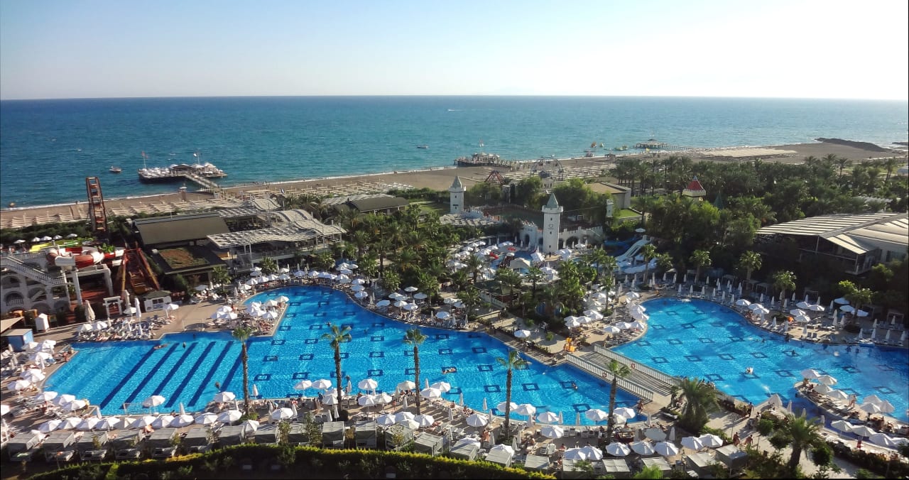 Ausblick vom Zimmer auf Pool & Meer Hotel Delphin Imperial