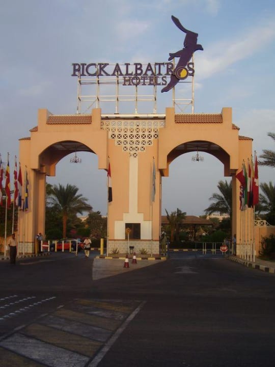 Hotelzufahrt Beach Albatros Resort