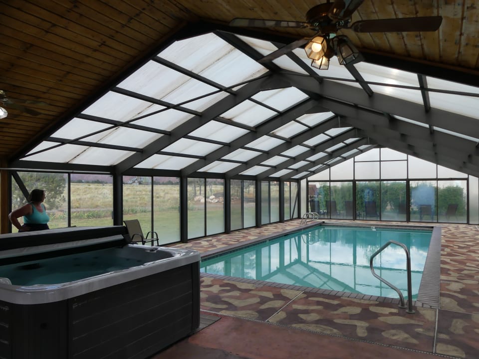 Pool Broken Spur Inn & Steakhouse