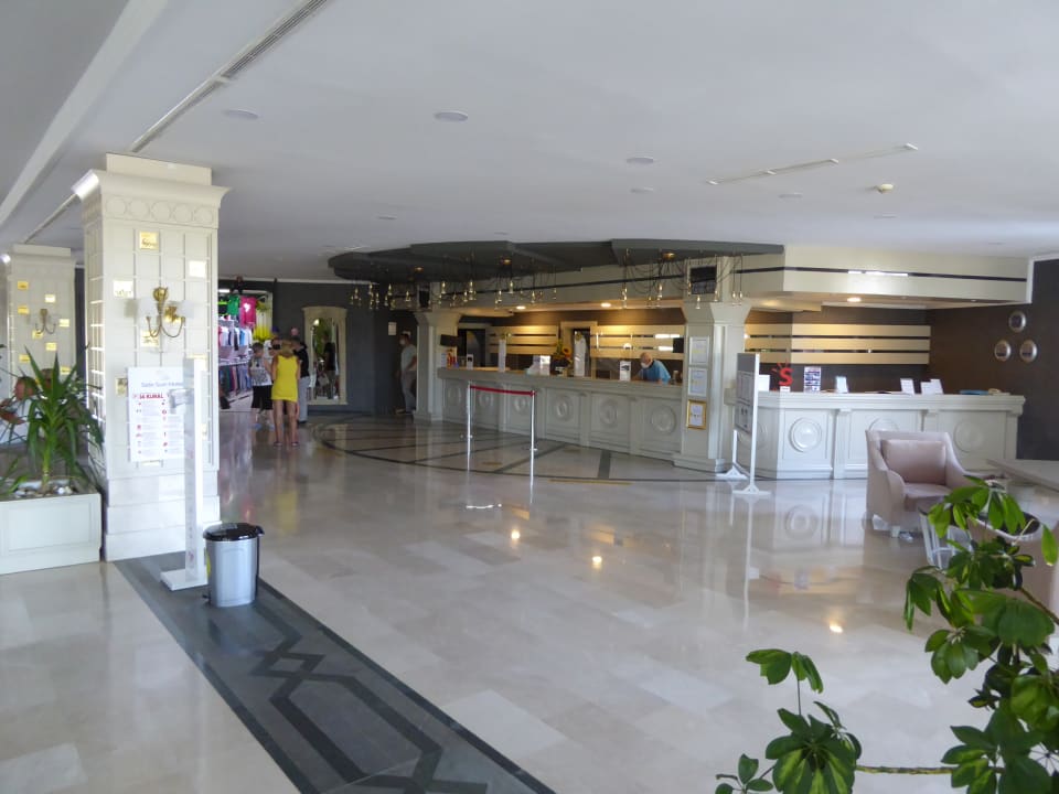 Lobby Bella Resort & Spa