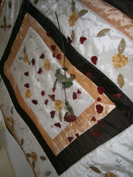 Rosenblüten im Kuschelbett Schlössl Hotel Kindl