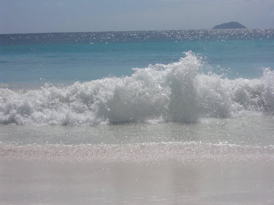 Brandung bei Flut Four Seasons Resort Seychelles