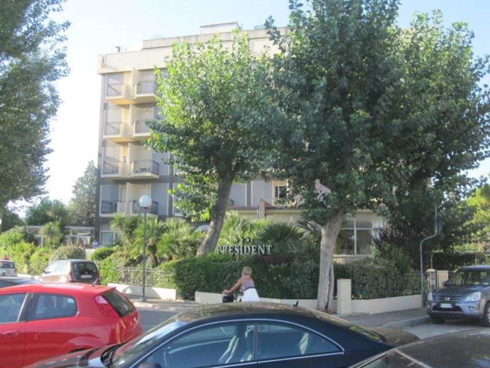 Außenansicht von Süden Hotel President